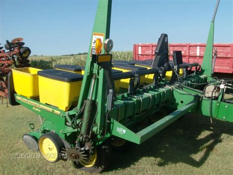 A Deere 7200 6-row vacuum planter (purchased used, of course), it requires two hydraulic hook-ups. . John deere 7200 vacuum planter hydraulic requirements